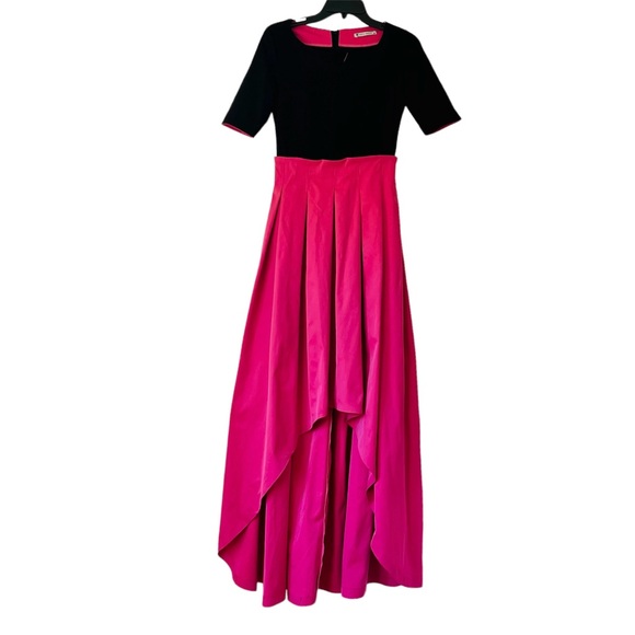 Gowns / Prom Dresses / Formal Dresses - Picture 2 of 11